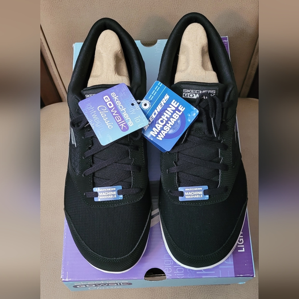 Skechers "Go Walk Classic"...Size 10..NEW